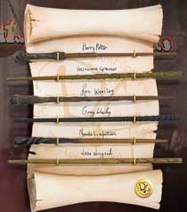 Replica the noble collection harry potter ejercito de dumbledore coleccion 6 varitas en exposicion