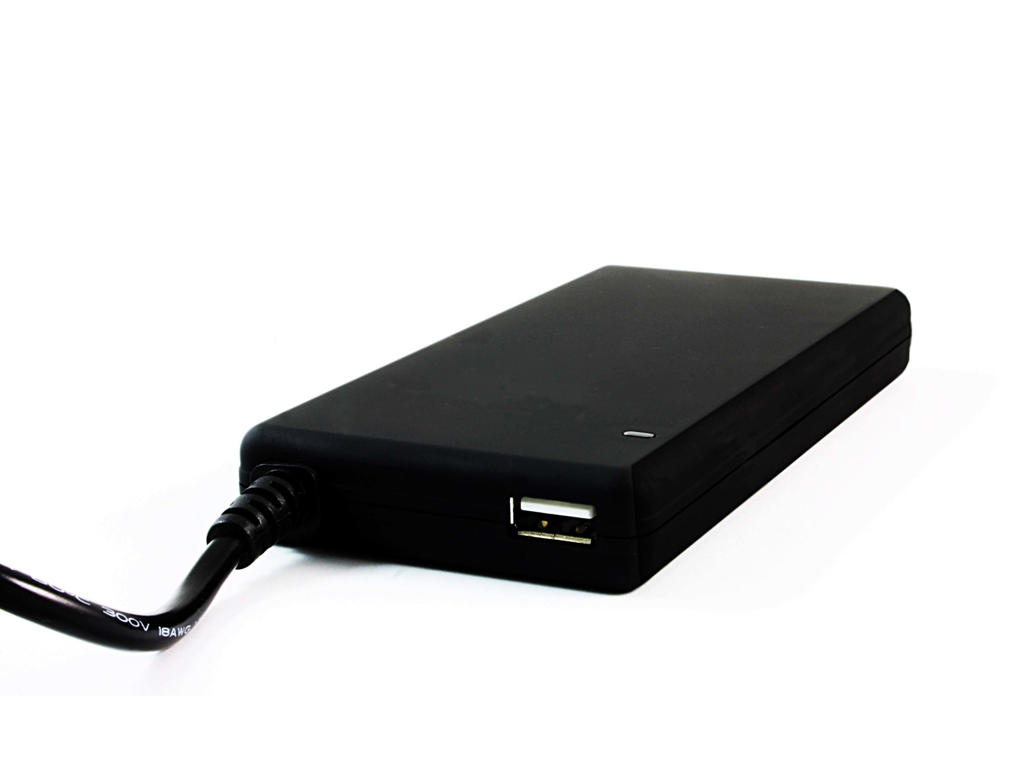 Adaptador portatil coolbox 90w slim usb 2.1a