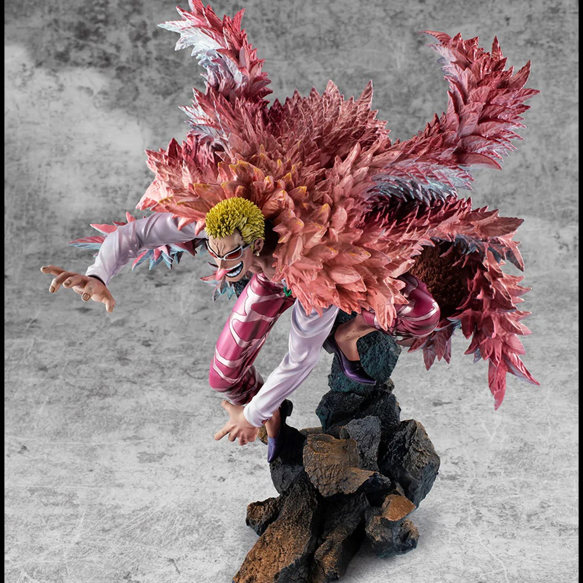 Figura megahouse one piece p.o.p sa - maximum donquixote doflamingo