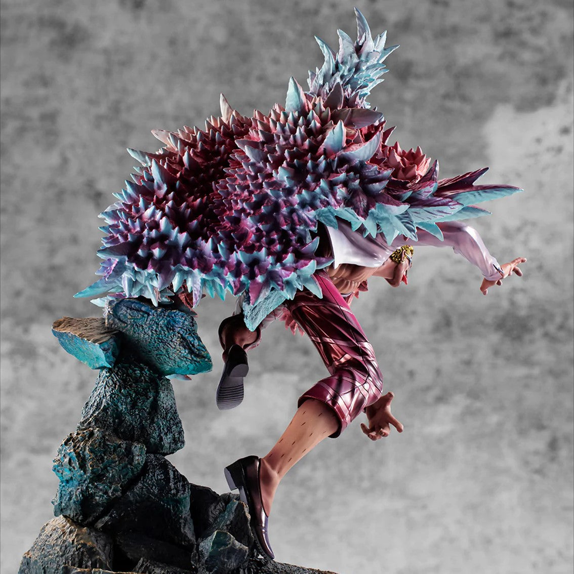 Figura megahouse one piece p.o.p sa - maximum donquixote doflamingo