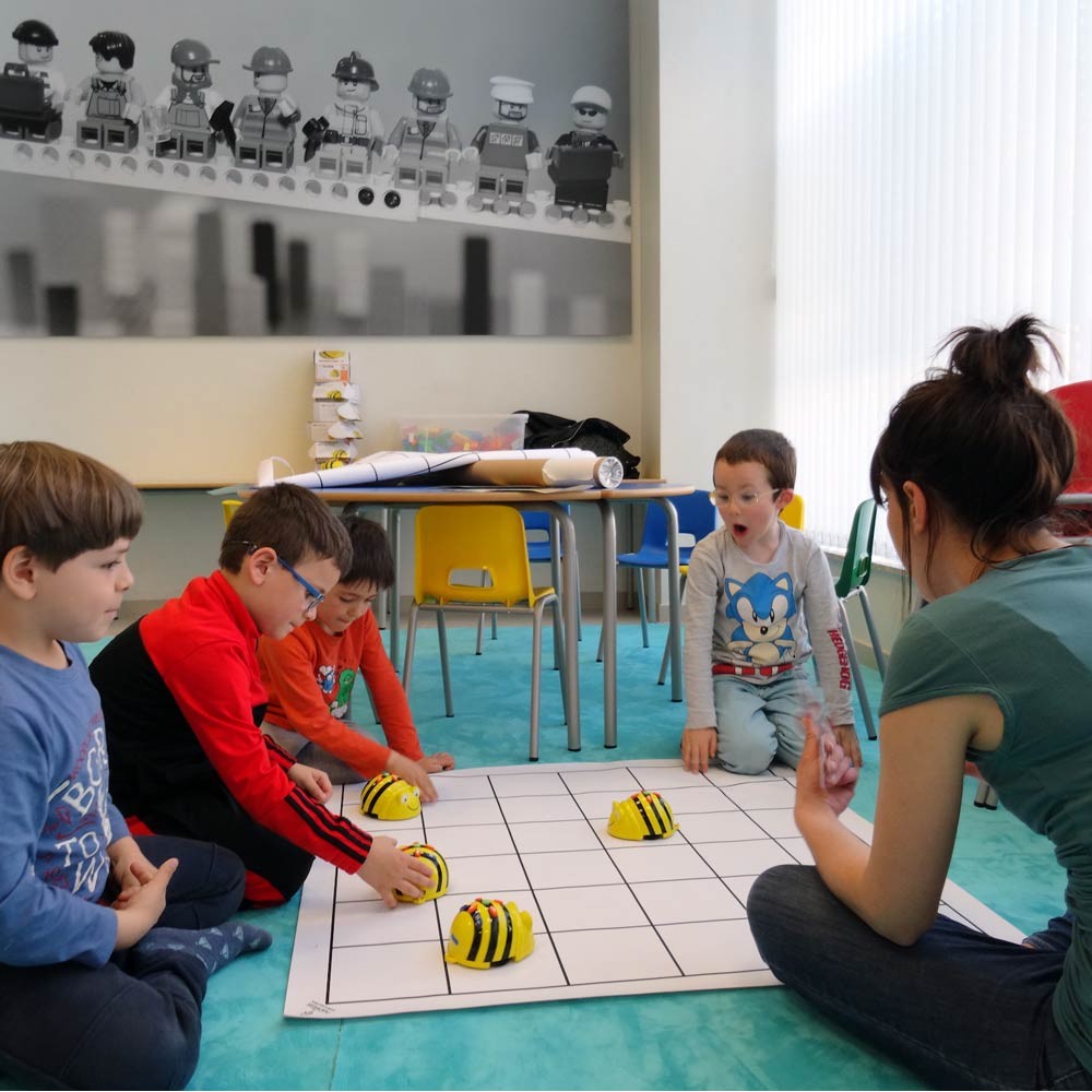 Tapete blanco tilk bee - bot - blue - bot