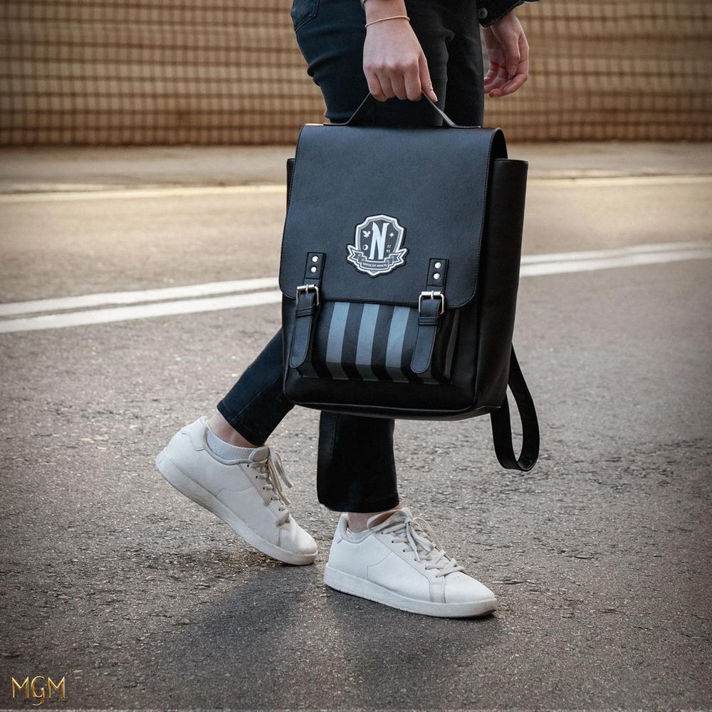 Mochila cinereplicas nevermore academy negro